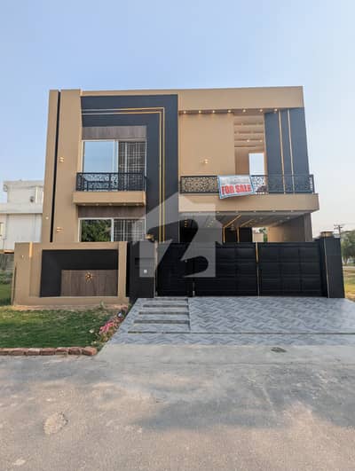 10 Marla Brand New House Available For Sale 10 Marla Brand New House Available For Sale