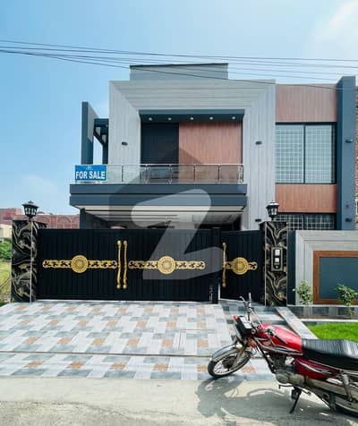 Jubilee Town 10 Marla Modern House Central Location Available For Sale