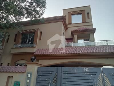10 Marla Renovated House Available For Sale In Bahria Town Lahore 10 Marla Renovated House Available For Sale In Bahria Town Lahore