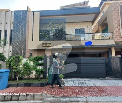 بحریہ ٹاؤن فیز 4 بحریہ ٹاؤن راولپنڈی,راولپنڈی میں 5 کمروں کا 10 مرلہ مکان 5.45 کروڑ میں برائے فروخت۔ بحریہ ٹاؤن فیز 4 بحریہ ٹاؤن راولپنڈی,راولپنڈی میں 5 کمروں کا 10 مرلہ مکان 5.45 کروڑ میں برائے فروخت۔