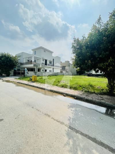 10 Marla Prime Location Plot For Sale