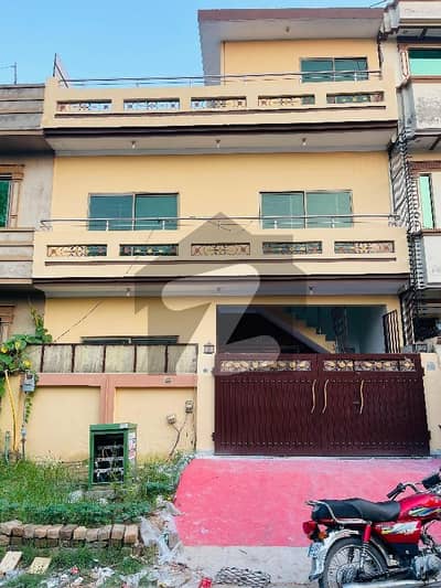 جی ۔ 13 اسلام آباد میں 4 کمروں کا 4 مرلہ مکان 3.3 کروڑ میں برائے فروخت۔