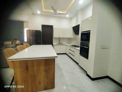 ڈی ایچ اے فیز 2 - سیکٹر جی ڈی ایچ اے ڈیفینس فیز 2,ڈی ایچ اے ڈیفینس,اسلام آباد میں 10 کمروں کا 1 کنال مکان 4.25 لاکھ میں کرایہ پر دستیاب ہے۔
