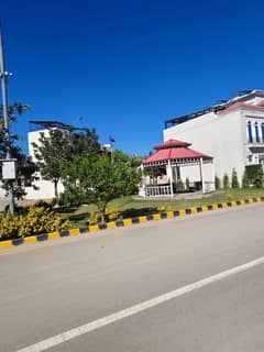Diamond 5 Marla Corner Plot For Sale Near Downtown Commercial - Hot Location - 40 Feet Road