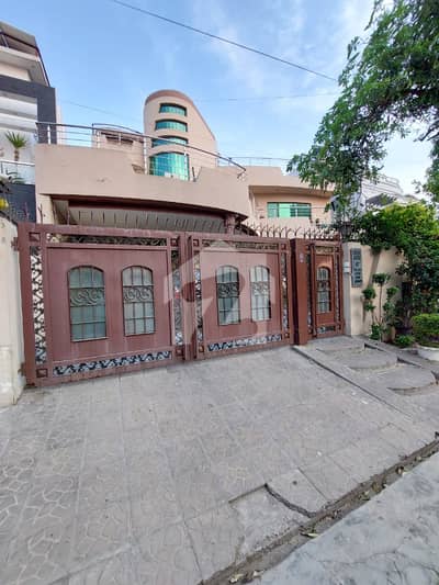 1-Kanal (22 Marla) Like A New House In Nashman Iqbal Phase 1 For Sale
