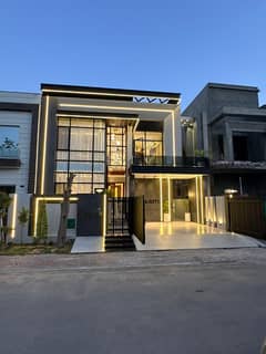 10 Marla Bran New House for Sale in Nishter Block, Bahria Town, Lahore 10 Marla Bran New House for Sale in Nishter Block, Bahria Town, Lahore