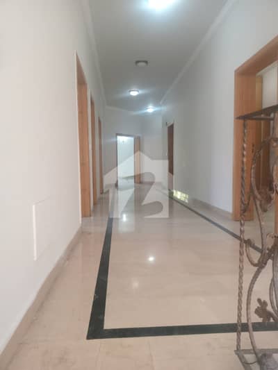 ای ۔ 11 اسلام آباد میں 3 کمروں کا 1 کنال بالائی پورشن 1.6 لاکھ میں کرایہ پر دستیاب ہے۔