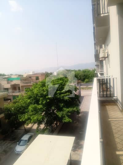 جی ۔ 11 اسلام آباد میں 3 کمروں کا 8 مرلہ فلیٹ 4.9 کروڑ میں برائے فروخت۔