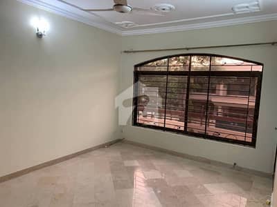 500 Square Yards 6 Bed Full House Available In F-10/4