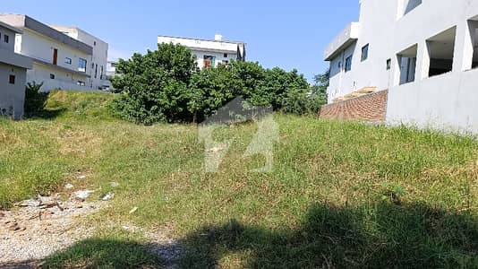 سوان گارڈن ۔ بلاک بی سوان گارڈن,اسلام آباد میں 18 مرلہ رہائشی پلاٹ 2.65 کروڑ میں برائے فروخت۔