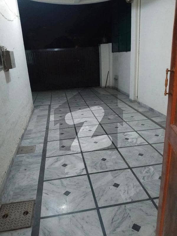 ایف ۔ 11 اسلام آباد میں 6 کمروں کا 1 کنال مکان 4.2 لاکھ میں کرایہ پر دستیاب ہے۔ ایف ۔ 11 اسلام آباد میں 6 کمروں کا 1 کنال مکان 4.2 لاکھ میں کرایہ پر دستیاب ہے۔