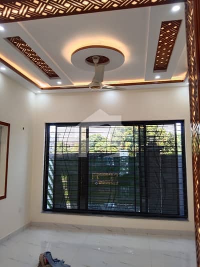 10 Marla 1st Floor Available For Rent In Dream Gardens Lahore Ph 2