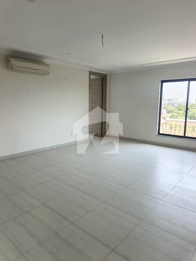 Elegant 3-Bedroom Residence Apartment With Premium Amenities