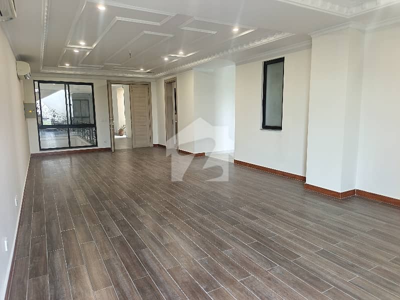 Elegant 3-Bedroom Residence Apartment With Premium Amenities Elegant 3-Bedroom Residence Apartment With Premium Amenities