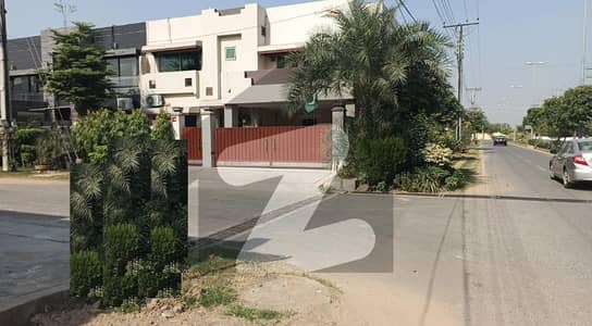 عسکری 10 - صیکٹر ای عسکری 10,عسکری,لاہور میں 3 کمروں کا 10 مرلہ مکان 1.45 لاکھ میں کرایہ پر دستیاب ہے۔