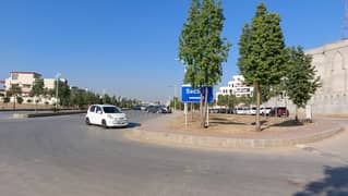 Corner Plot Near Future World School