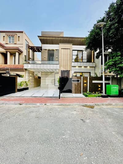A BEAUTIFUL 10 MARLA HOUSE F0R SALE IN TULIP BLOCK SECTOR C BAHRIA TOWN LAHORE