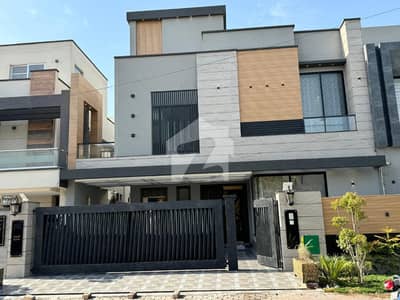 بحریہ ٹاؤن جینیپر بلاک بحریہ ٹاؤن سیکٹر سی,بحریہ ٹاؤن,لاہور میں 5 کمروں کا 10 مرلہ مکان 4.1 کروڑ میں برائے فروخت۔