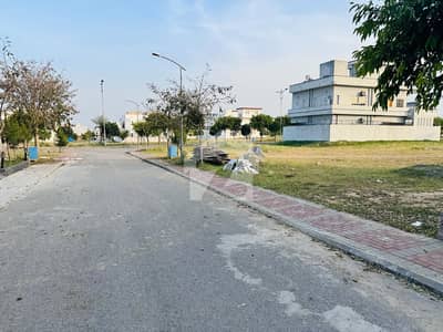 50 Ft Road 10 Marla Plot For Sale