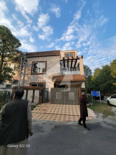 5 Marla Residential House For Sale In Nishtar EXT Block , Nearby Commercial Market, School and Health Care Canter 5 Marla Residential House For Sale In Nishtar EXT Block , Nearby Commercial Market, School and Health Care Canter