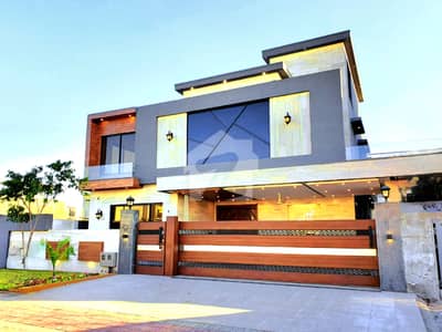 Designer 1 Kanal 6 Bedroom House For Sale On 80 Feet Boulevard