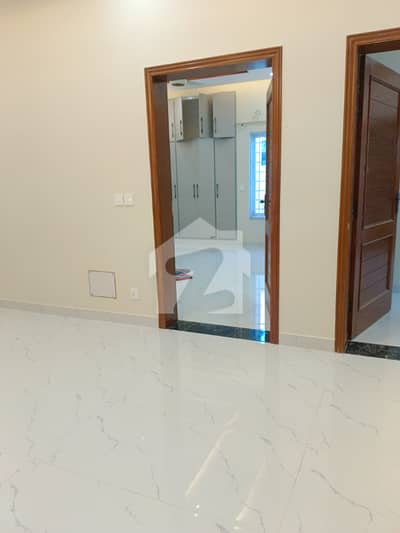 ٹاپ سٹی 1 اسلام آباد میں 10 کمروں کا 10 مرلہ مکان 4.8 کروڑ میں برائے فروخت۔