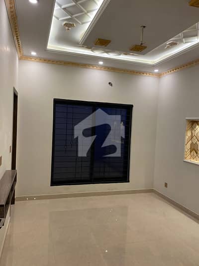 10 Marla New Ground Portion For Rent Facing Park