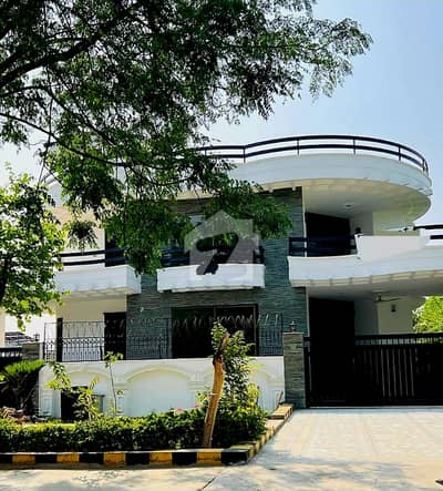 i-8/2.60x90 Upper Portion available for rent