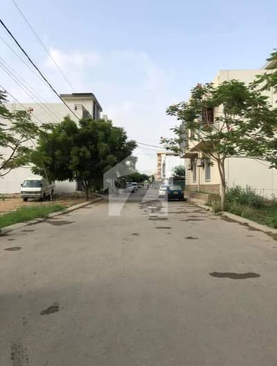 600 Sq Yard West Open Good Location