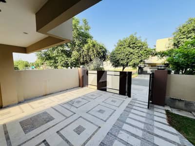 ڈی ایچ اے فیز 5 ڈیفنس (ڈی ایچ اے),لاہور میں 5 کمروں کا 10 مرلہ مکان 3.25 لاکھ میں کرایہ پر دستیاب ہے۔