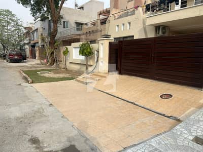 10 Marla Model House For Sale In Khayaban-E-Amin Block D (3 Bed | Prime Location)