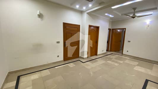 5 Marla Neat and Clean Portion with Gas Available For Rent
