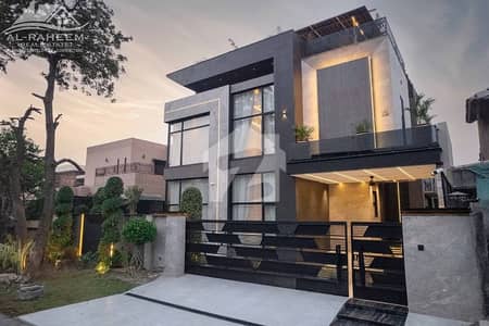 KANAL SLIGHTLY USE ULTRA MODERN BUNGALOW FOR SALE