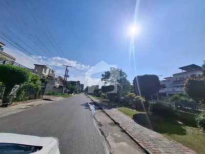 سی بی آر ٹاؤن فیز 1 سی بی آر ٹاؤن,اسلام آباد میں 15 مرلہ رہائشی پلاٹ 1.85 کروڑ میں برائے فروخت۔ سی بی آر ٹاؤن فیز 1 سی بی آر ٹاؤن,اسلام آباد میں 15 مرلہ رہائشی پلاٹ 1.85 کروڑ میں برائے فروخت۔