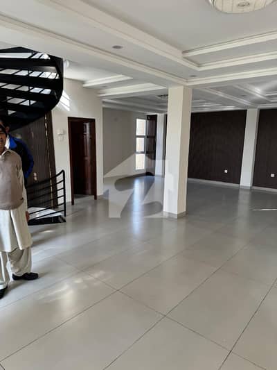 آئی ۔ 10/1 آئی ۔ 10,اسلام آباد میں 12 مرلہ Studio عمارت 4.0 لاکھ میں کرایہ پر دستیاب ہے۔