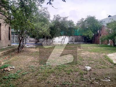 CHANCE DEAL 2000 YARD PLOT PRIME LOCATION PHASE 8 ZONE A PRIME LOCATION
