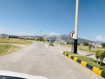 سوان گارڈن اسلام آباد میں 8 مرلہ رہائشی پلاٹ 1.13 کروڑ میں برائے فروخت۔