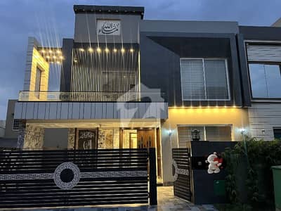 بحریہ ٹاؤن اوورسیز A بحریہ ٹاؤن اوورسیز انکلیو,بحریہ ٹاؤن,لاہور میں 5 کمروں کا 10 مرلہ مکان 1.3 لاکھ میں کرایہ پر دستیاب ہے۔