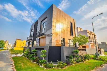 5 MARLA CORNER DESIGNER HOUSE AVAILABLE FOR SALE IN DHA PHASE 9 TOWN