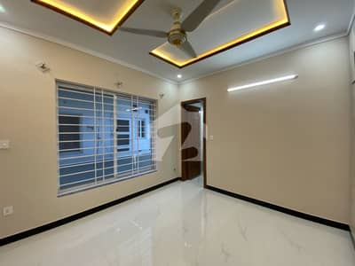 25*40 Uper Portion Available For Rent G-13/1 Like New