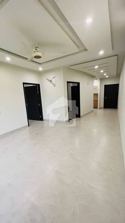 1233 Square Feet Flat For Grabs In G-15