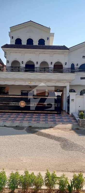 جی ۔ 13 اسلام آباد میں 7 کمروں کا 1 کنال مکان 16.5 کروڑ میں برائے فروخت۔