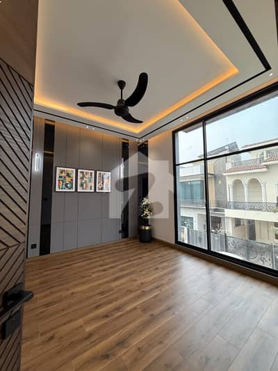 5 MARLA ELEGANT & SEMI FURNISHED SUPER HOT LOCATED BUNGALOW IS AVAILABLE IN DHA, LAHORE.