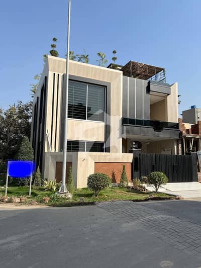 10 Marla Brand New Luxury House For Rent