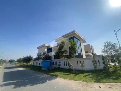غالب مارکیٹ گلبرگ,لاہور میں 1 کنال Studio دفتر 2.5 لاکھ میں کرایہ پر دستیاب ہے۔