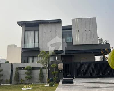 ڈی ایچ اے فیز 7 ڈیفنس (ڈی ایچ اے),لاہور میں 5 کمروں کا 1 کنال مکان 5.75 لاکھ میں کرایہ پر دستیاب ہے۔