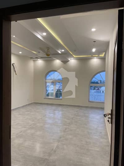 Office Floor For Rent DHA Phase 8, Air Avenue (33-P), Lahore