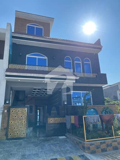 بی ۔ 17 اسلام آباد میں 4 کمروں کا 5 مرلہ مکان 2.35 کروڑ میں برائے فروخت۔