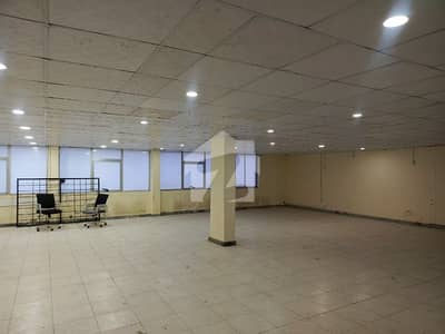 ایف ۔ 8 مرکز ایف ۔ 8,اسلام آباد میں 1 کنال Studio دفتر 11.25 لاکھ میں کرایہ پر دستیاب ہے۔