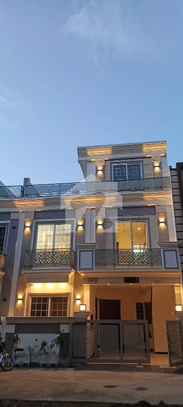 Very Prime Located Brand New Luxurious 5 Marla House For Sell In Gulraiz